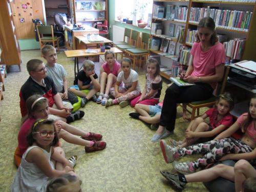 Čtení pro děti v místní knihovně 2016