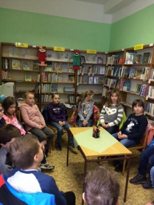 Beseda s dětmi v místní knihovně